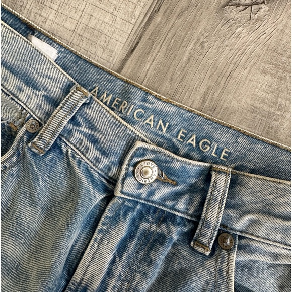 Like New American Eagle Light Wash Ripped Straight Leg Mom Jeans High Waist - Picture 4 of 6